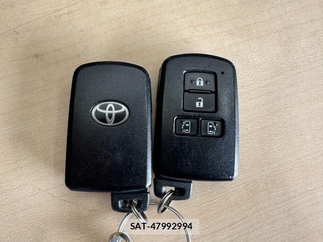 Toyota VOXY HYBRID 2016-11 6678757-29