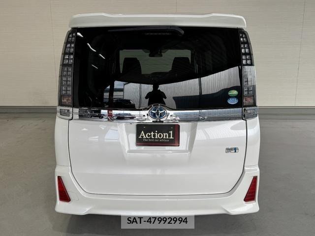 Toyota VOXY HYBRID 2016-11 6678757-4