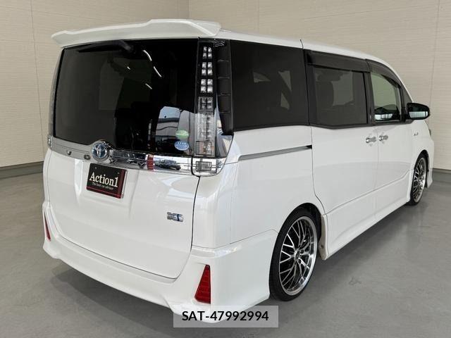 Toyota VOXY HYBRID 2016-11 6678757-5