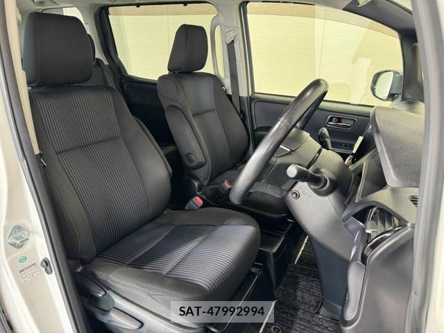 Toyota VOXY HYBRID 2016-11 6678757-8