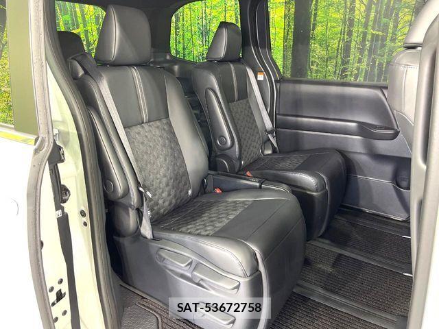 Toyota VOXY HYBRID 2025-10 6678714-8