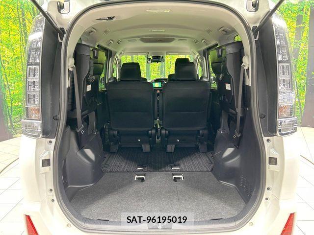 Toyota VOXY HYBRID 2017-06 6678759-10