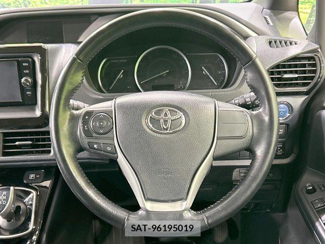 Toyota VOXY HYBRID 2017-06 6678759-11