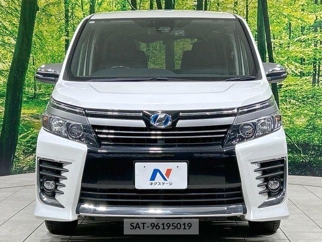 Toyota VOXY HYBRID 2017-06 6678759-14
