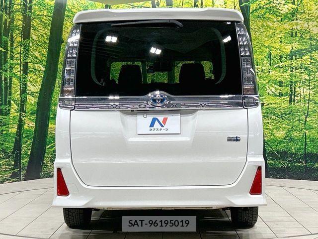 Toyota VOXY HYBRID 2017-06 6678759-15