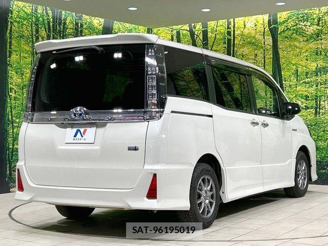 Toyota VOXY HYBRID 2017-06 6678759-16