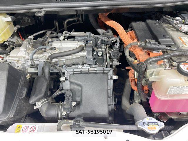 Toyota VOXY HYBRID 2017-06 6678759-17