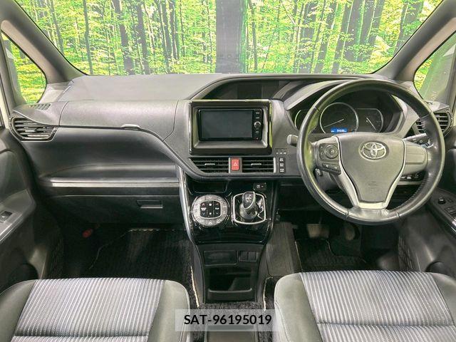 Toyota VOXY HYBRID 2017-06 6678759-1