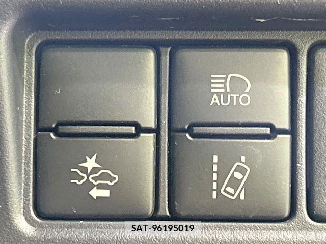 Toyota VOXY HYBRID 2017-06 6678759-4