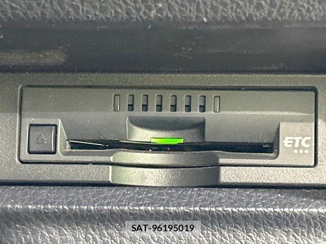 Toyota VOXY HYBRID 2017-06 6678759-6