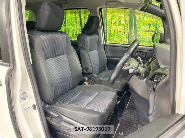 Toyota VOXY HYBRID 2017-06 6678759-7
