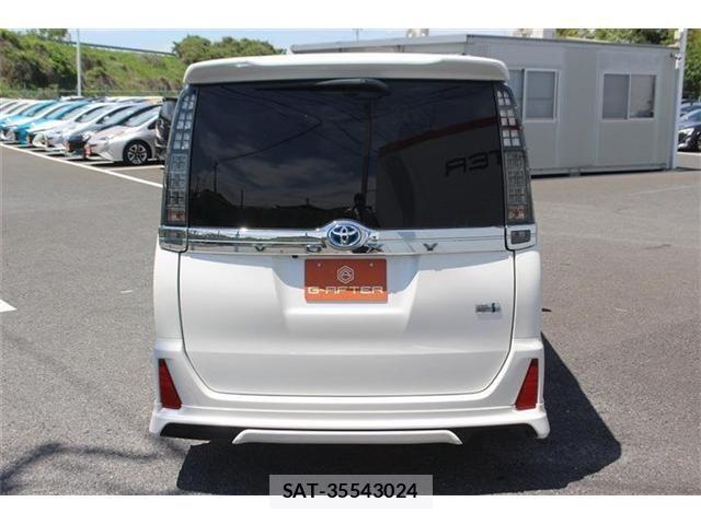 Toyota VOXY HYBRID 2016-08 6678761-11