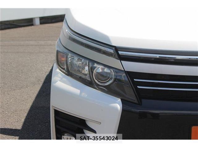 Toyota VOXY HYBRID 2016-08 6678761-15