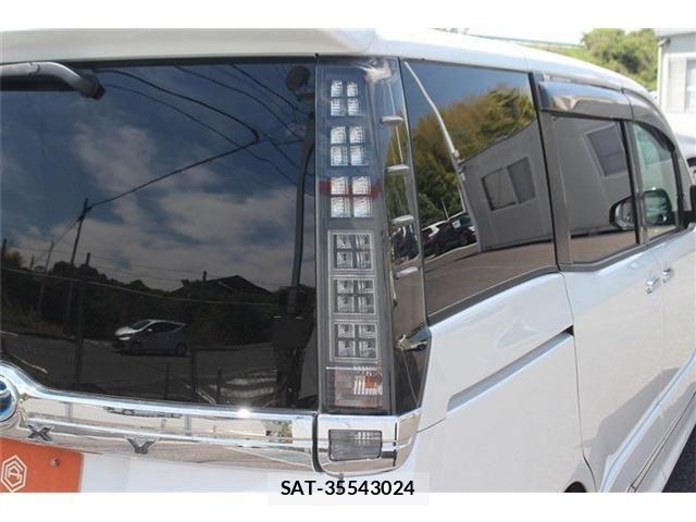 Toyota VOXY HYBRID 2016-08 6678761-20
