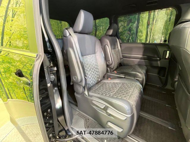 Toyota VOXY HYBRID 2023-02 6678734-10