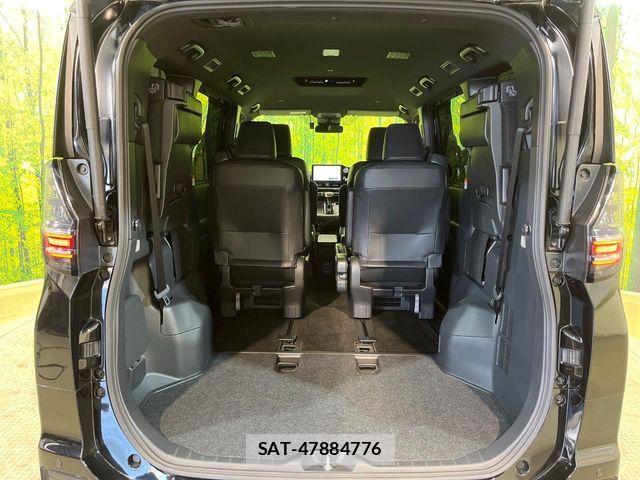 Toyota VOXY HYBRID 2023-02 6678734-12