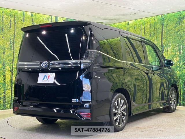 Toyota VOXY HYBRID 2023-02 6678734-17