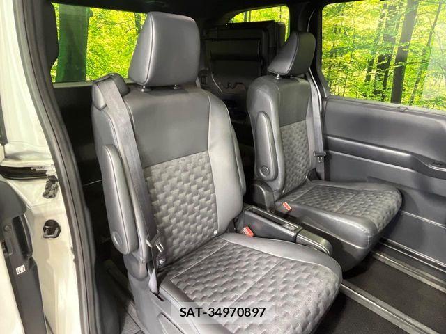 Toyota VOXY HYBRID 2025-10 6678743-8
