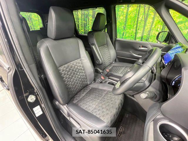 Toyota VOXY HYBRID 2022-11 6678737-9