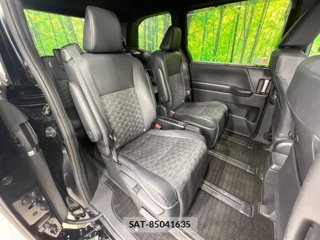 Toyota VOXY HYBRID 2022-11 6678737-10