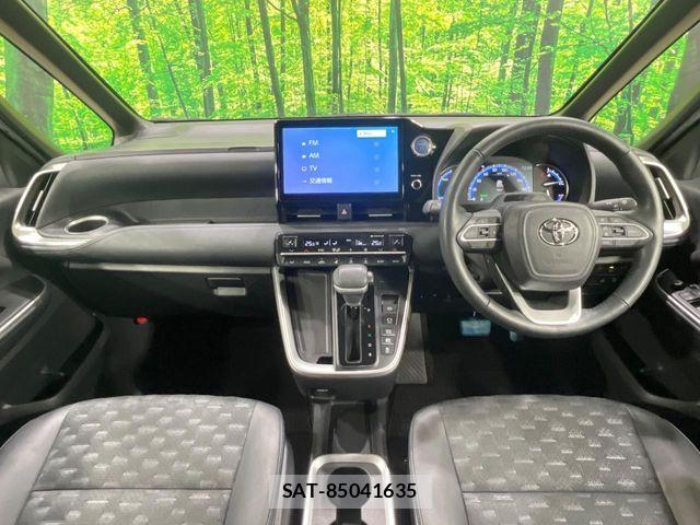 Toyota VOXY HYBRID 2022-11 6678737-1