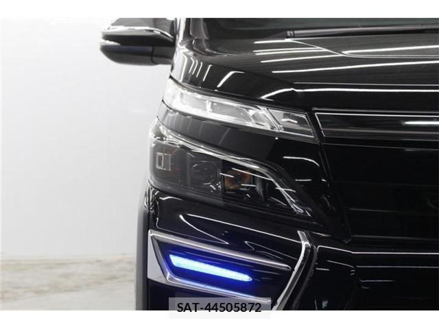 Toyota VOXY HYBRID 2018-09 6684073-11