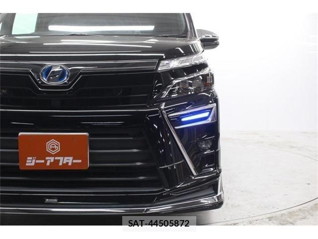Toyota VOXY HYBRID 2018-09 6684073-13