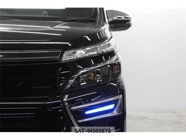 Toyota VOXY HYBRID 2018-09 6684073-14
