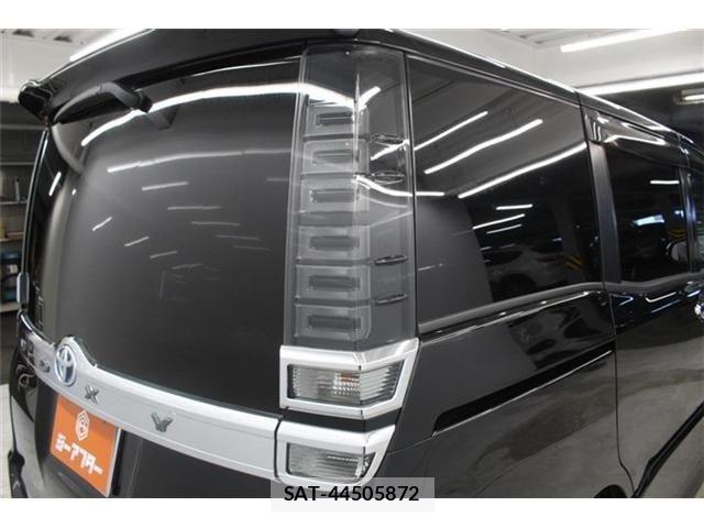 Toyota VOXY HYBRID 2018-09 6684073-18