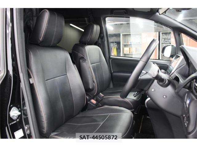 Toyota VOXY HYBRID 2018-09 6684073-26