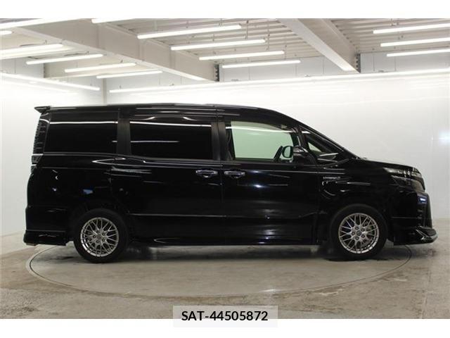 Toyota VOXY HYBRID 2018-09 6684073-3