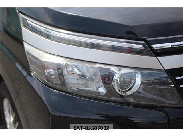 Toyota VOXY HYBRID 2016-12 6682956-10
