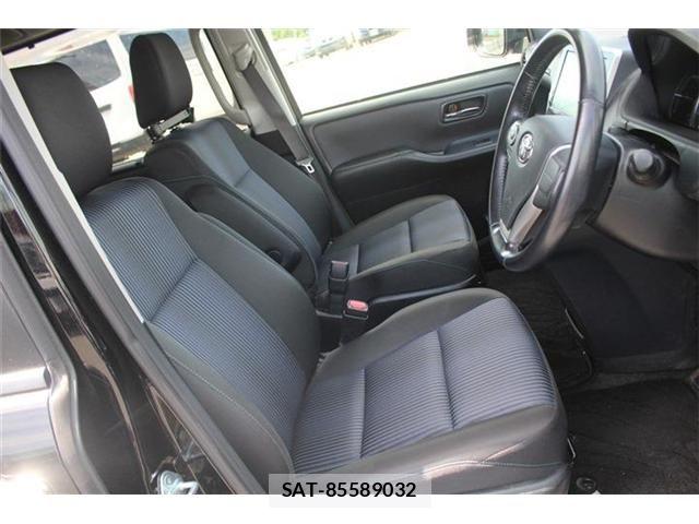 Toyota VOXY HYBRID 2016-12 6682956-15