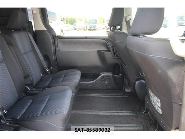Toyota VOXY HYBRID 2016-12 6682956-16