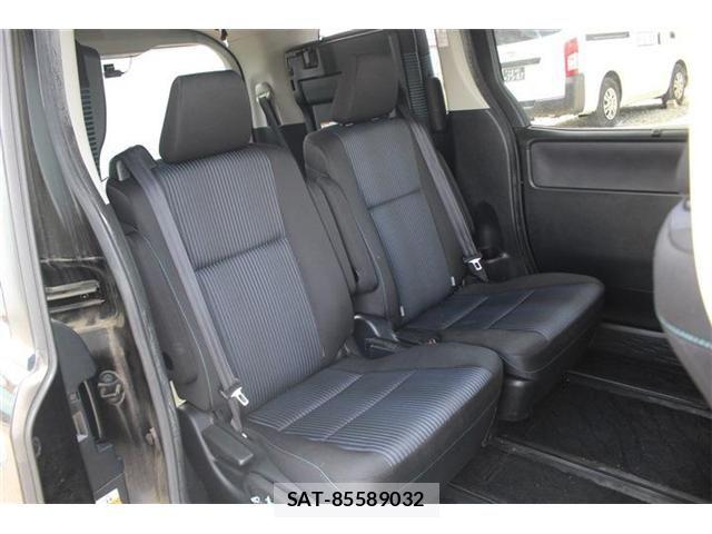 Toyota VOXY HYBRID 2016-12 6682956-17