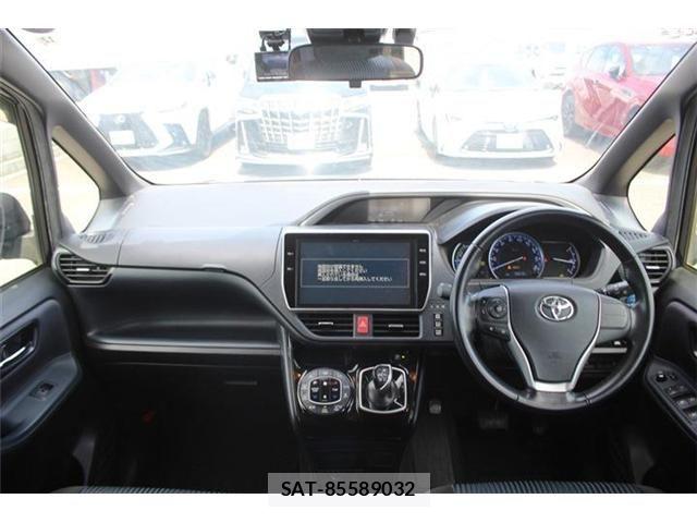Toyota VOXY HYBRID 2016-12 6682956-18
