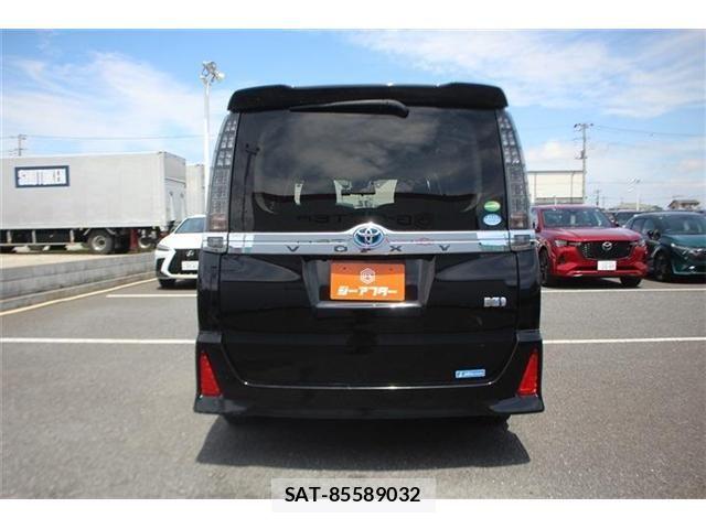 Toyota VOXY HYBRID 2016-12 6682956-7
