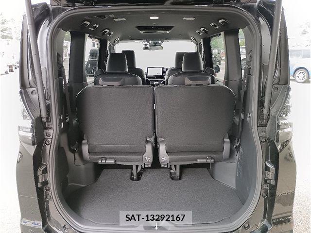 Toyota VOXY HYBRID 2023-01 6682955-12