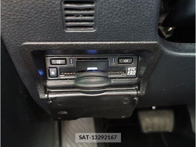 Toyota VOXY HYBRID 2023-01 6682955-24