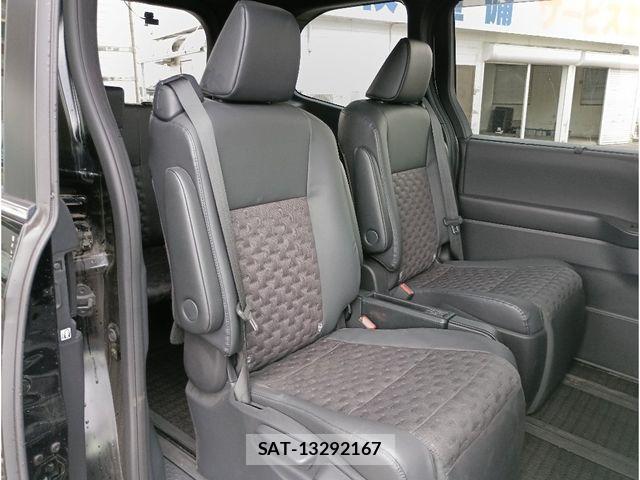Toyota VOXY HYBRID 2023-01 6682955-6