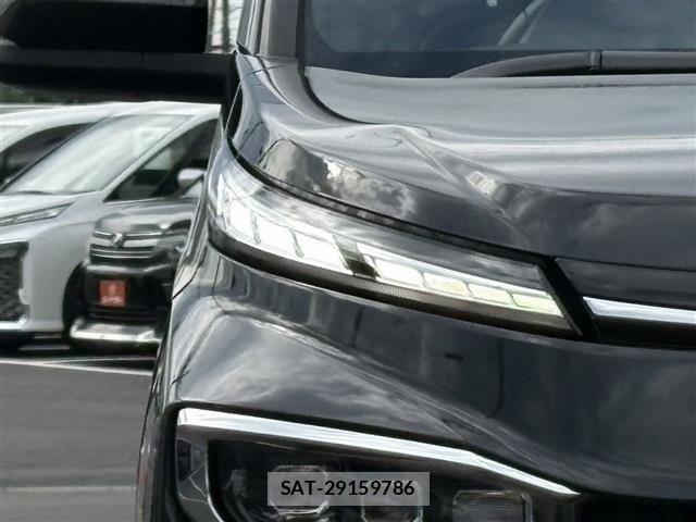 Toyota VOXY HYBRID 2022-09 6682954-11