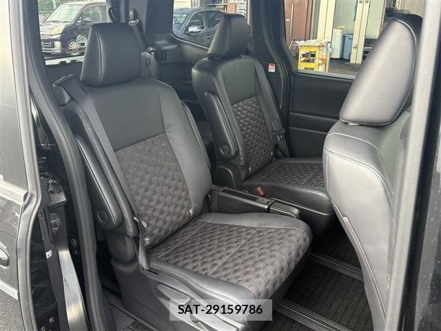 Toyota VOXY HYBRID 2022-09 6682954-15