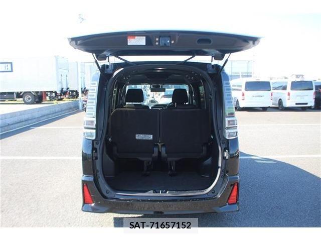 Toyota VOXY HYBRID 2018-11 6684075-28