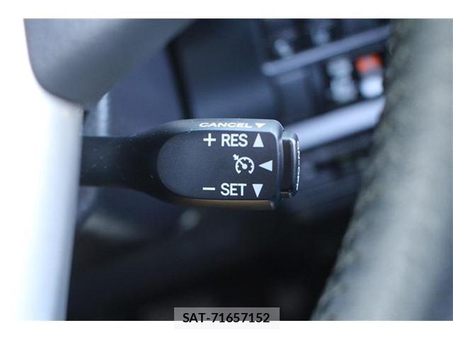 Toyota VOXY HYBRID 2018-11 6684075-6