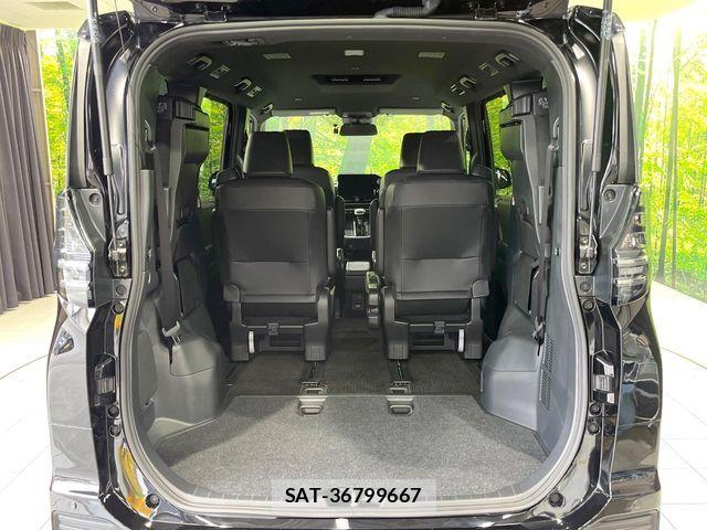 Toyota VOXY HYBRID 2023-06 6691341-9