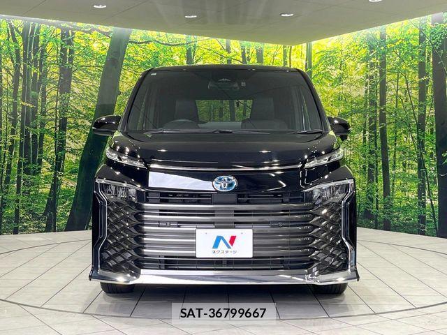 Toyota VOXY HYBRID 2023-06 6691341-13