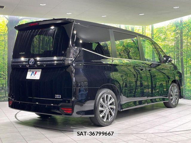 Toyota VOXY HYBRID 2023-06 6691341-16