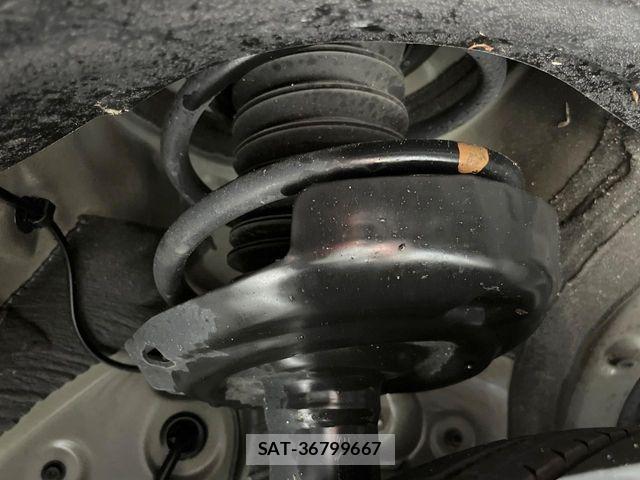 Toyota VOXY HYBRID 2023-06 6691341-19