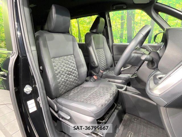 Toyota VOXY HYBRID 2023-06 6691341-7