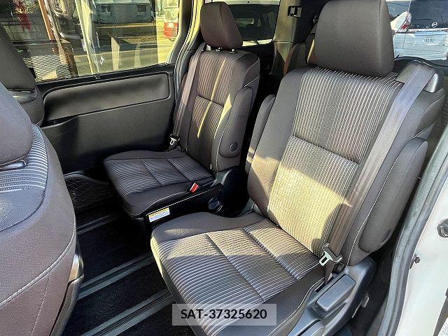 Toyota VOXY HYBRID 2019-12 6691342-12